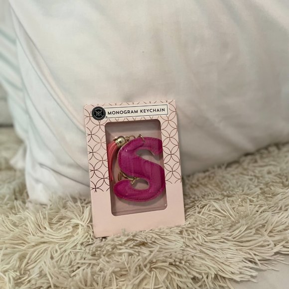 Monogram S Keychain - Picture 3 of 3